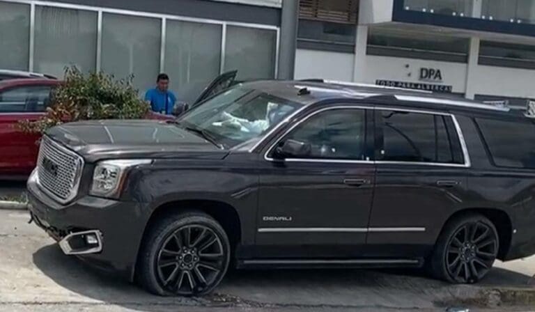 No hay evidencia que camioneta atacada a balazos en Cancún sea del cantante Natanael Cano, asegura fiscal