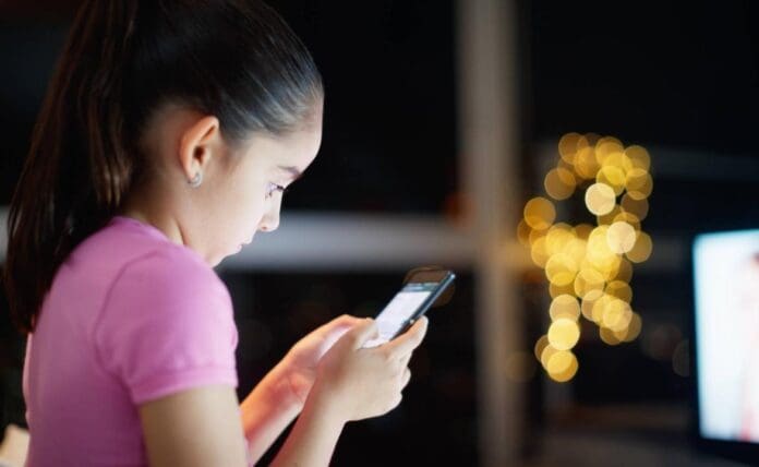 Utah prohíbe a niños usar redes sociales sin permiso paterno