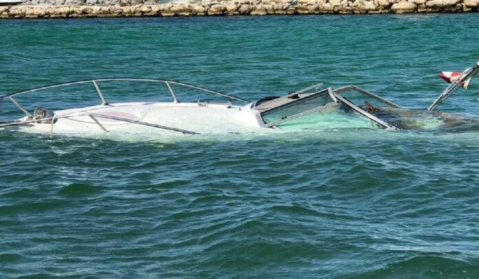 Se hunde yate en marina de Puerto Aventuras