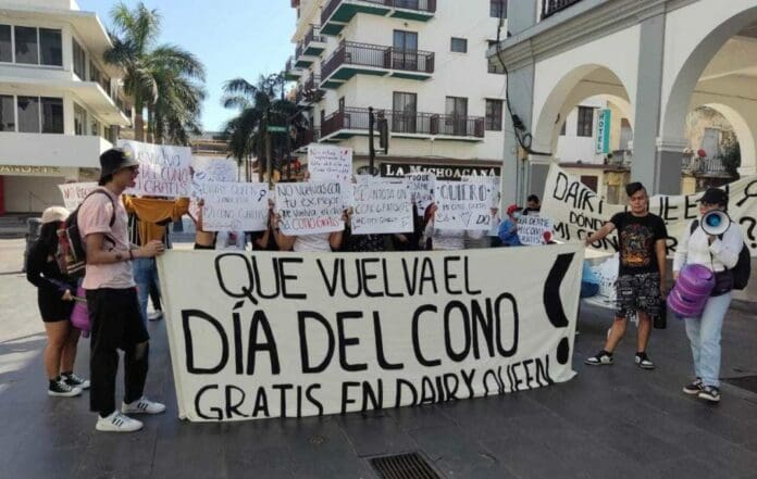 Clientes de Dairy Queen exigen que regrese el cono gratis en Veracruz