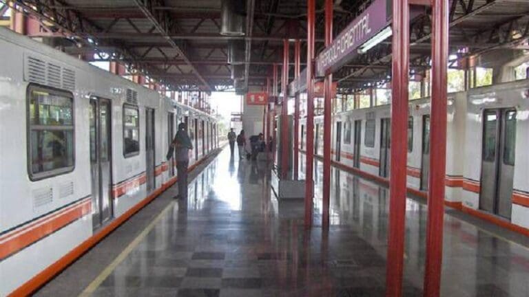Menor de edad es rescatada de intento de suicido en el Metro CDMX
