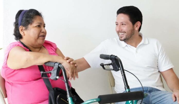 Renán Sánchez mantiene su compromiso de apoyar a las y los cozumeleños