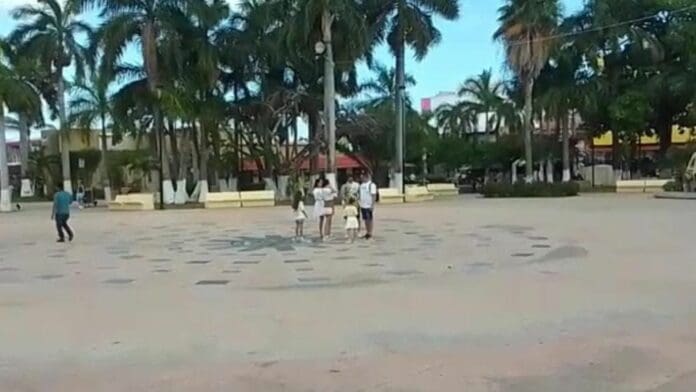 Denuncian que tras costosa remodelación del centro de Cozumel, fuente ni siquiera funciona