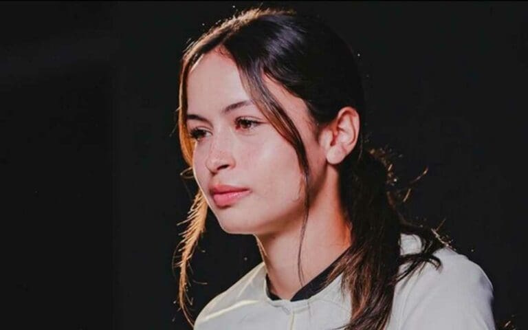 Scarlett Camberos abandona México tras meses de acoso y violencia digital