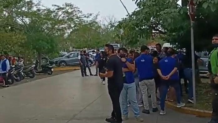 Más de 100 personas, entre clientes y trabajadores, fueron evacuadas de la tienda Sam’s Club por un conato de incendio.
