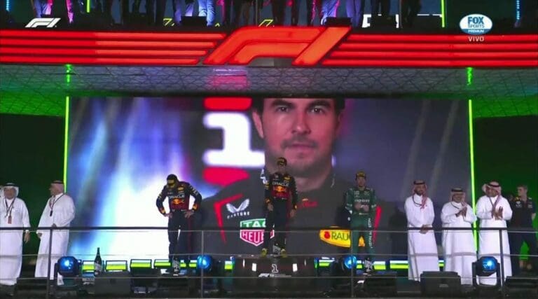 El tapatío Sergio "Checo" Pérez logró la victoria en el Gran Premio de Arabia Saudita, realizado este domingo 19 de marzo.