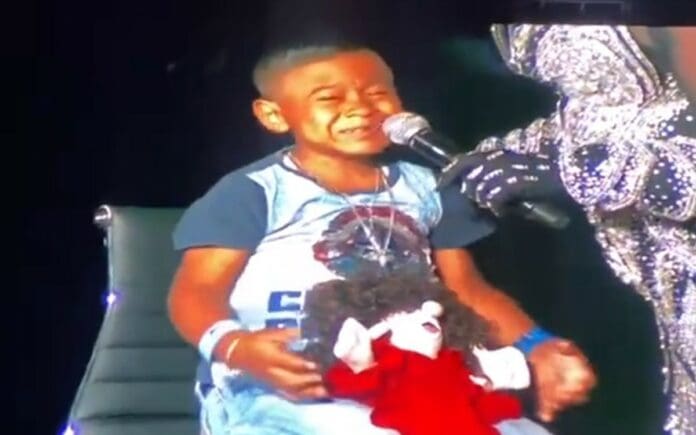 'Con el corazón... ¡de piedra!' Amanda Miguel invita a 'Chucho' a interpretar 'Castillos'