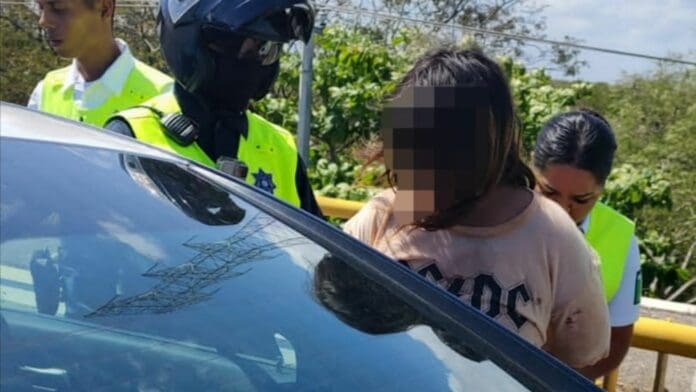 Elementos de Tránsito de Solidaridad salvan a una mujer que intentaba suicidarse