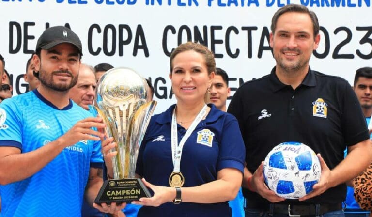 Lili Campos invita a tomarte la foto con la “Copa Conecta”