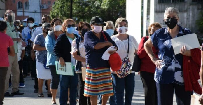 Cámara de Senadores aprueba que el 5% del personal de las empresas sean adultos mayores