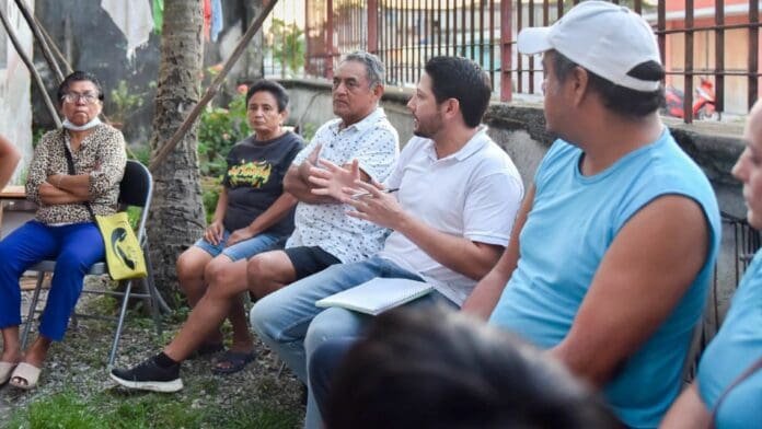 Se reúne Renán Sánchez con vecinos de la colonia Emiliano Zapata