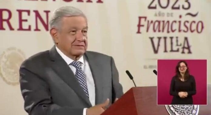 AMLO criticó a Felipe Calderón, quien dijo que no cree en el juicio contra Genaro García Luna y desconfía de los fiscales de Estados Unidos.