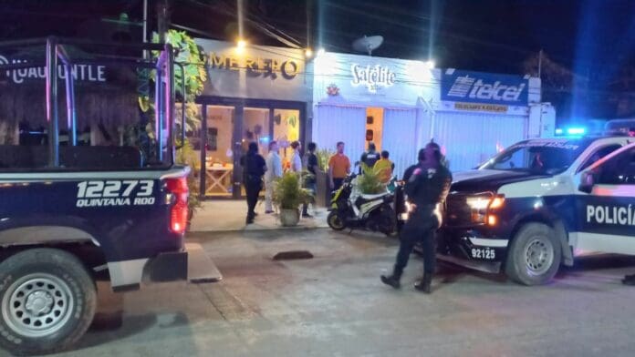 Ejecutan a un hombre y hieren a otro en sports bar de Tulum