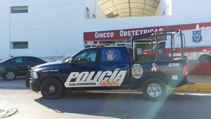 Mujer extranjera se corta las venas en Playa del Carmen; ingresa grave al Hospital General