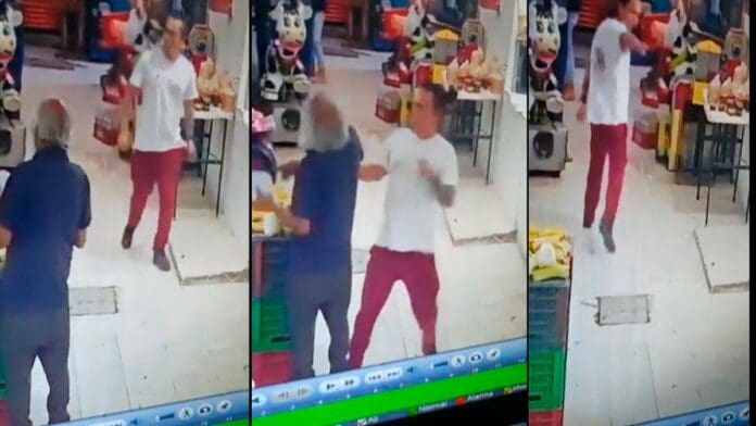 VIDEO: Sujete golpea a abuelito que acomodaba productos en un mercado de Edomex