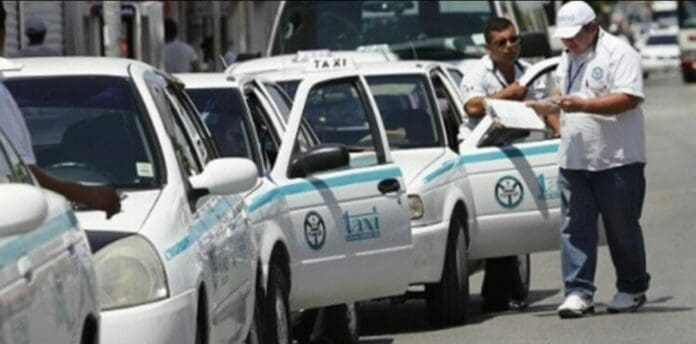 Hasta 13 taxistas de Playa del Carmen serían dados de baja por conducir bajo los influjos del alcohol. Ese tema será discutido en asamblea.