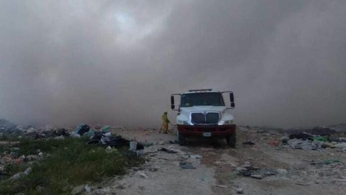 Atienden autoridades el incendio de Mahahual tras llamado de auxilio; no hay lesionados