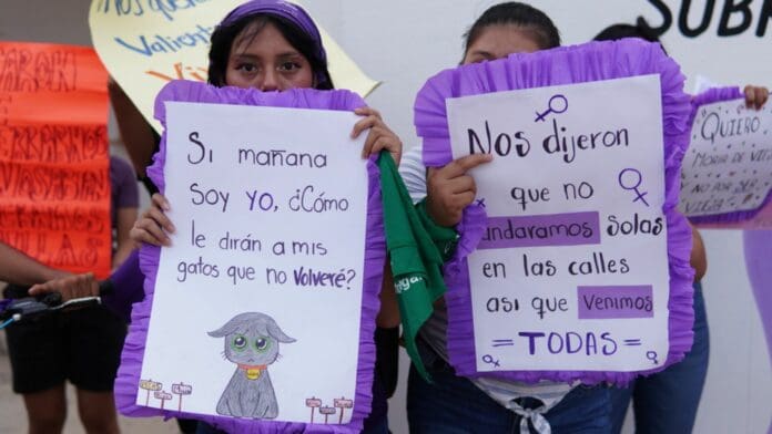 Alzan la voz 20 feministas en José María Morelos en el 8M