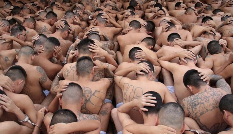 Condenan a pandillero de El Salvador a mil 300 años de prisión