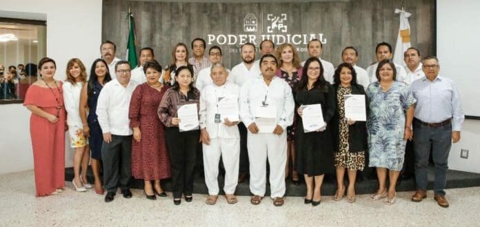 La jueza mercantil de Primera Instancia, Nancy Guadalupe Chalé Chan fue reconocida por el magistrado presidente del Poder Judicial.