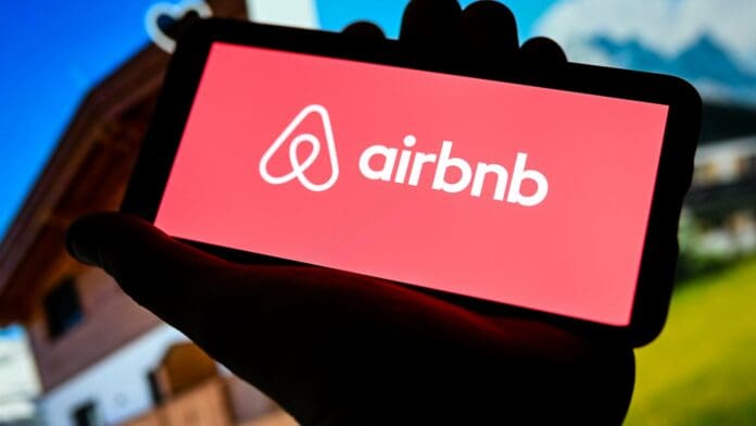 Demandarán a Airbnb tras muerte de una bebé en uno de sus alquileres