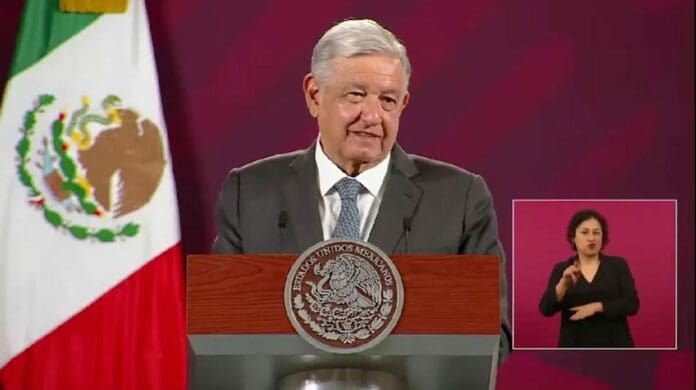 AMLO evadió este viernes 3 de marzo responder sobre el plagio de la tesis doctoral de la ministra Yasmín Esquivel.