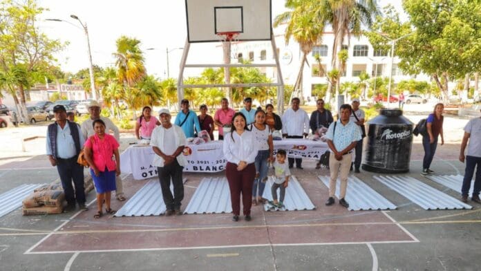 Yensunni Martínez entrega apoyos a ciudadanos de diversas comunidades de OPB