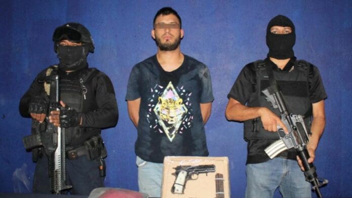 Detienen a presunto narcomenudista en una obra en construcción en Cancún 