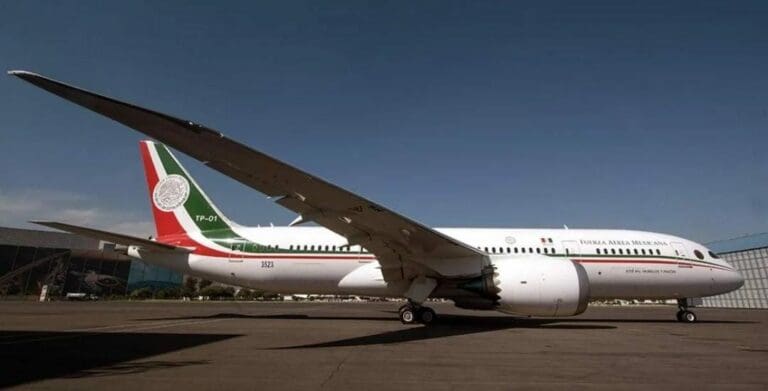 Finalmente, el Avión Presidencial saldrá de México con rumbo a los Estados Unidos y de ahí volará hacia Tayikistán.