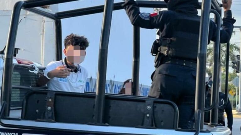 Detienen a estudiante en Conalep I de Cancún luego de agredir a maestro