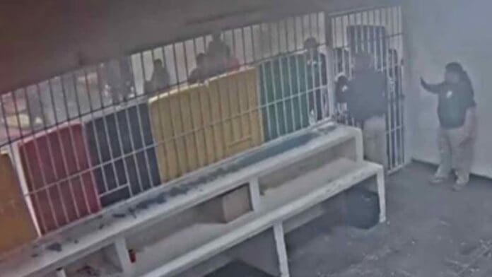 Nuevo video del incendio en estación migratoria revela negligencia de personal del INM