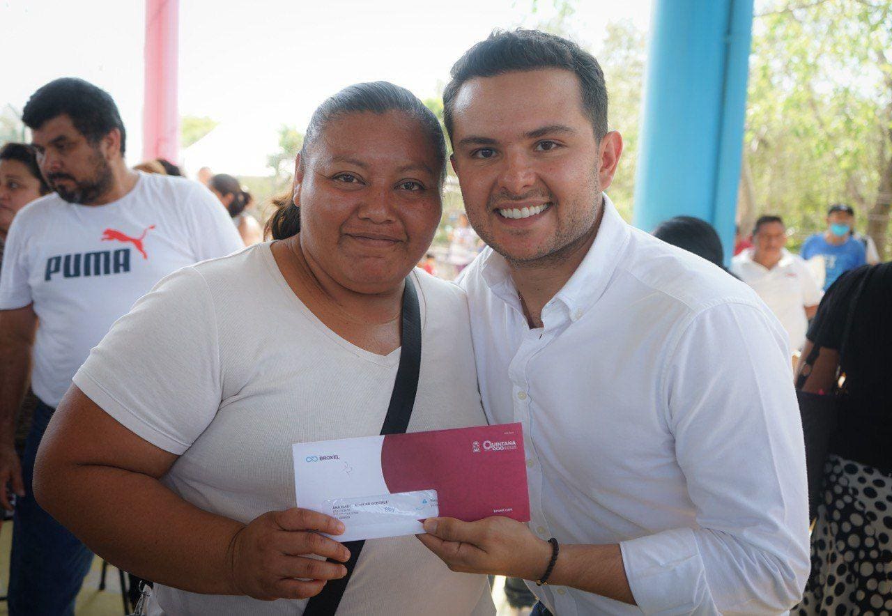 Más de 40 mil 600 beneficiarias recibieron su tarjeta ‘Mujer es Vida’ en Quintana Roo: Pablo Bustamante