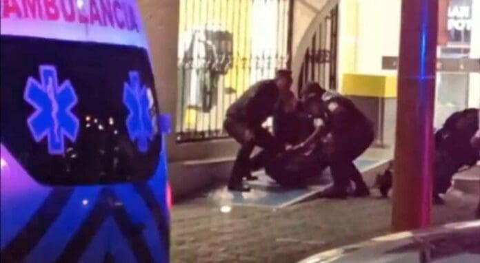 Un sujeto arrojó una bomba Molotov contra una financiera dedicada a hacer préstamos y también intentó prenderle fuego a una tienda Coppel