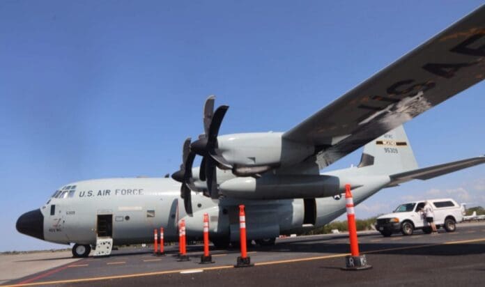 Llega a Chetumal el 'Caza Huracanes' de la Fuerza Aérea de EEUU