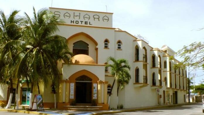 Turistas de Guerrero denuncian robo de una camioneta en el hotel Sahara