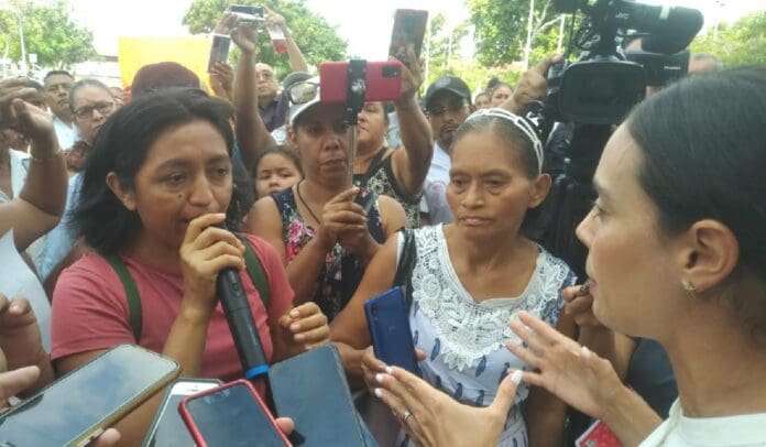 Habitantes de colonias irregulares de Cancún piden ser atendidos. De lo contrario, amagan con cerrar el paso a Zona Hotelera.