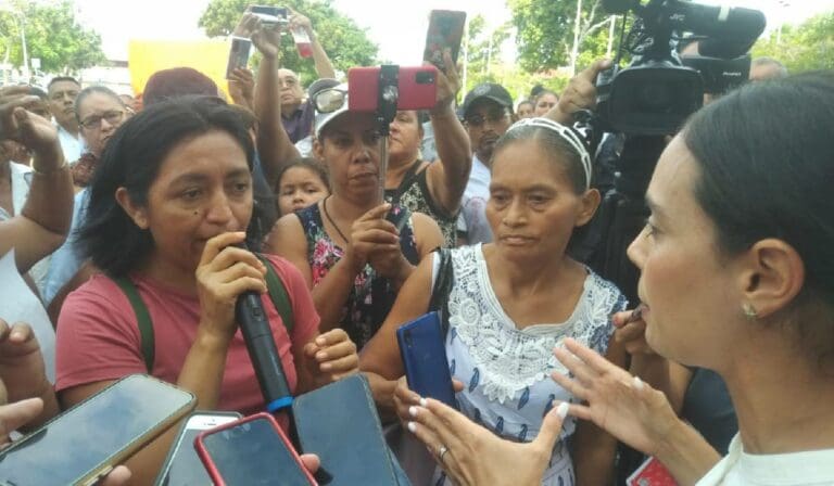 Habitantes de colonias irregulares de Cancún piden ser atendidos. De lo contrario, amagan con cerrar el paso a Zona Hotelera.