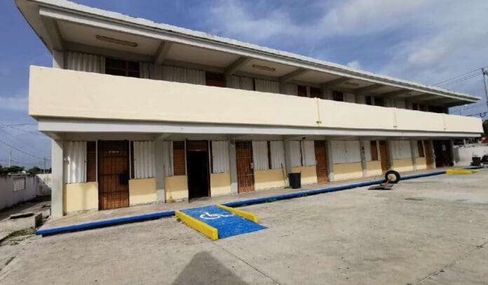 Acusan a comité de una primaria de Cancún por desviar recursos del programa 'La Escuela es Nuestra'