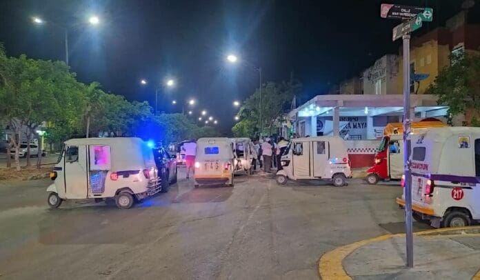 Conductor, en presunto estado etílico, impacta varios vehículos en Playa del Carmen