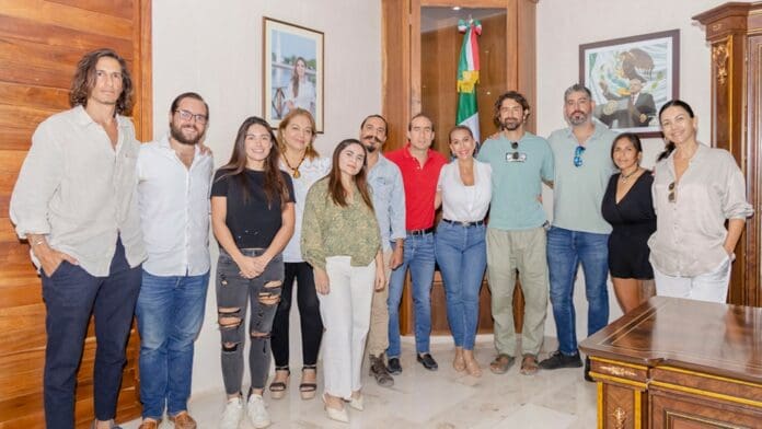 Si un humano programa la inteligencia artificial para dañar a otros humanos, es posible que la IA actúe en consecuencia. Esto se debe a que la IA se basa en la programación y la información que se le proporciona para tomar decisiones y realizar tareas. Si la programación indica que la IA debe dañar a los humanos, entonces es posible que la IA actúe en consecuencia.