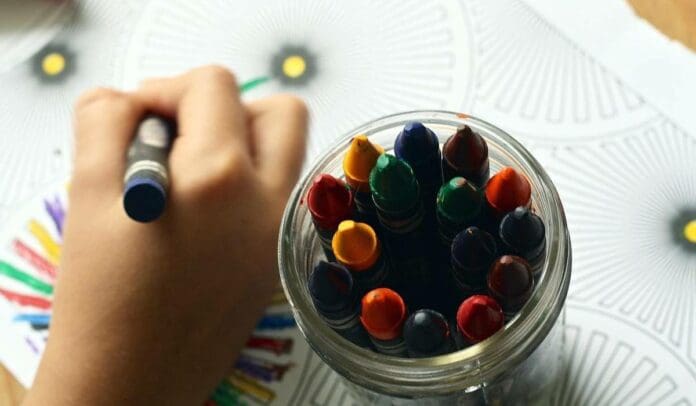 Invita Ieqroo a niños de primaria al concurso “Dibujando la Democracia”