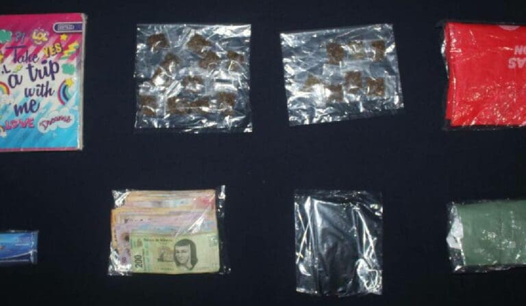 Detienen en Cancún a dos presuntas narcomenudistas colombianas