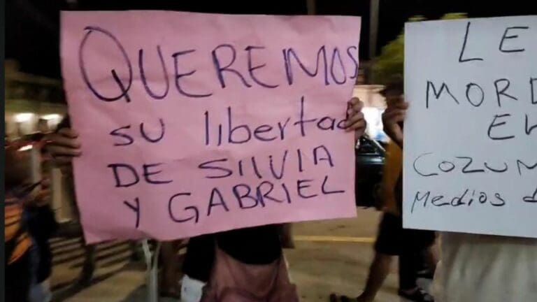 Detienen a dos reporteros en Cozumel, mientras cubrían un accidente