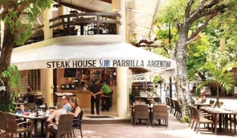 Los restauranteros de Playa del Carmen no tuvieron la Semana Santa que esperaban. Esperaban llenos totales.