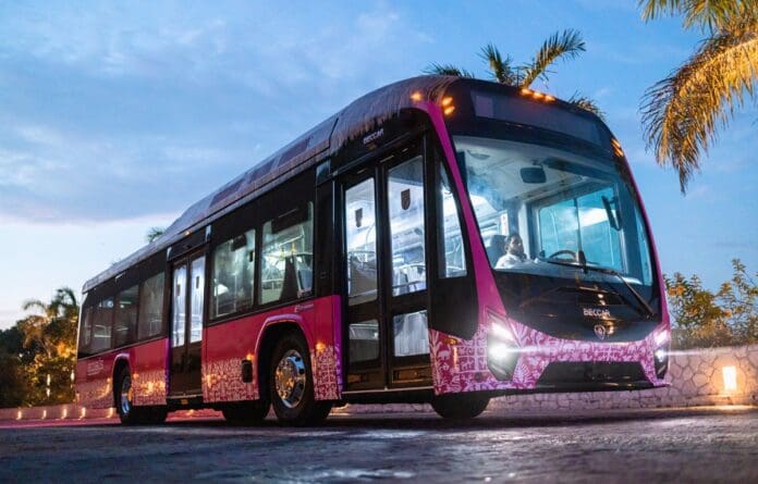Grupo Xcaret incorpora el primer autobús 100% eléctrico armado en México