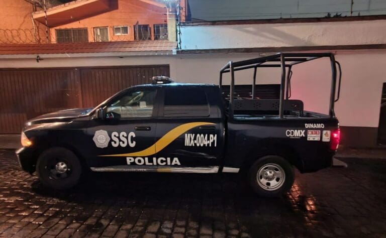 Policía va al baño y le roban la patrulla; detuvieron al sujeto al poco tiempo