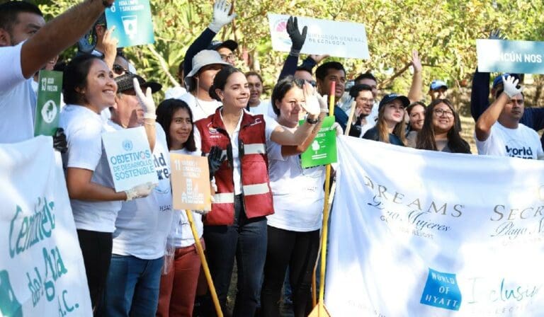 Persiste Ana Paty Peralta en la conservación de humedales y cenotes urbanos