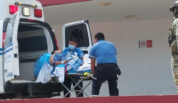 Deja un muerto y dos heridos presunto intento de asalto en un Starbucks de Tulum