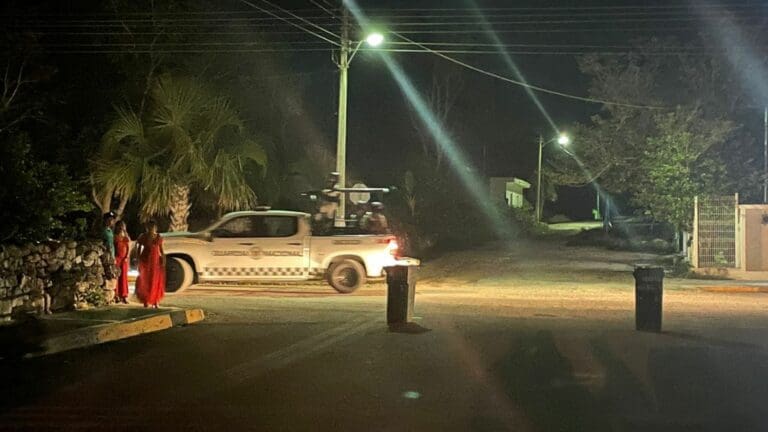 Encuentran un campesino colgado de un árbol en comunidad maya de Tulum