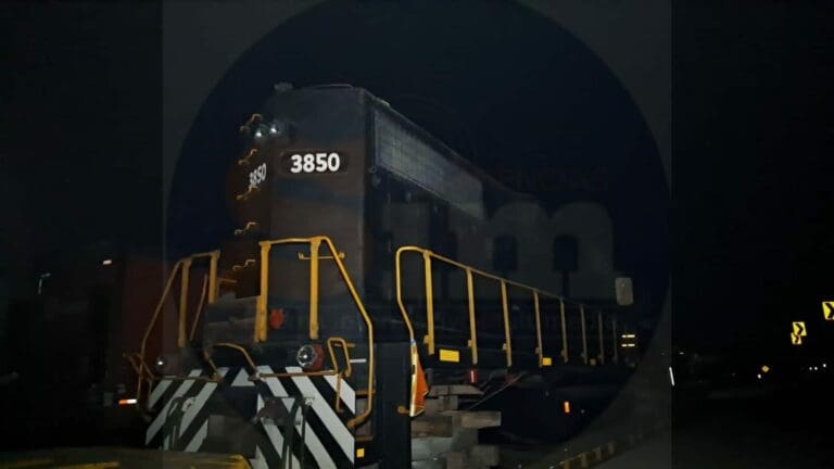 Llega locomotora del Tren Maya a Felipe Carrillo Puerto